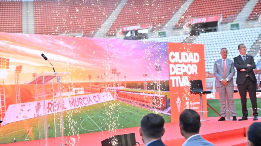 Presentación de la Ciudad Deportiva en el Estadio Enrique Roca.