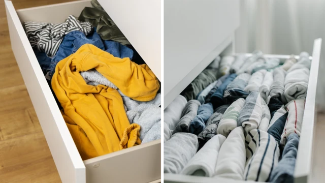 Dos imágenes una al lado de la otra muestran cajones blancos abiertos llenos de ropa en primer plano. El cajón de la izquierda contiene prendas desplegadas que se guardan desordenadamente en un cajón, incluyendo una parte superior amarilla, tela a rayas y vaqueros. El cajón de la derecha muestra camisas dobladas y ordenadas en colores y estampados claros.