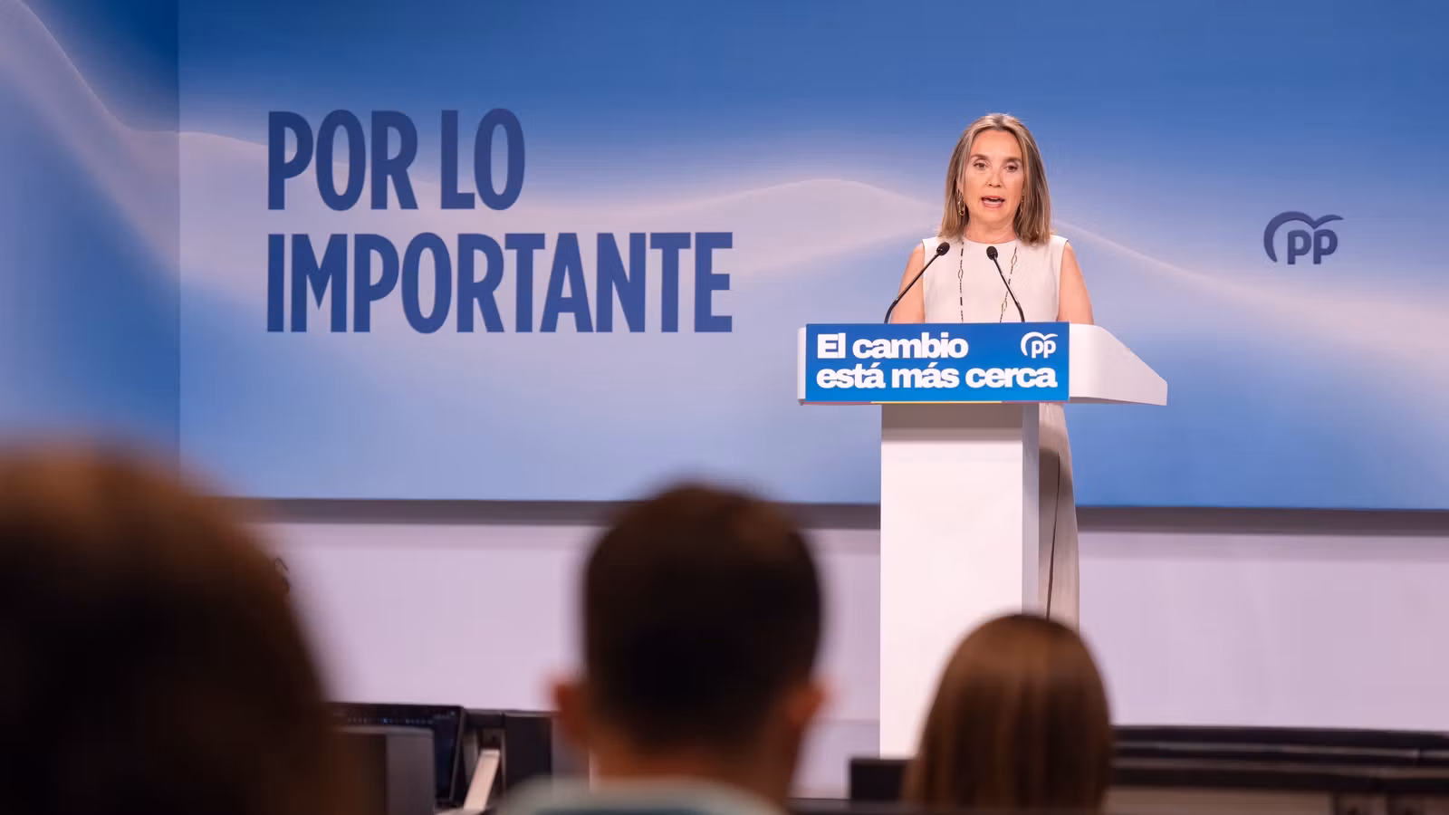 La vicesecretaria de Regeneración Institucional del PP, Cuca Gamarra, en rueda de prensa.