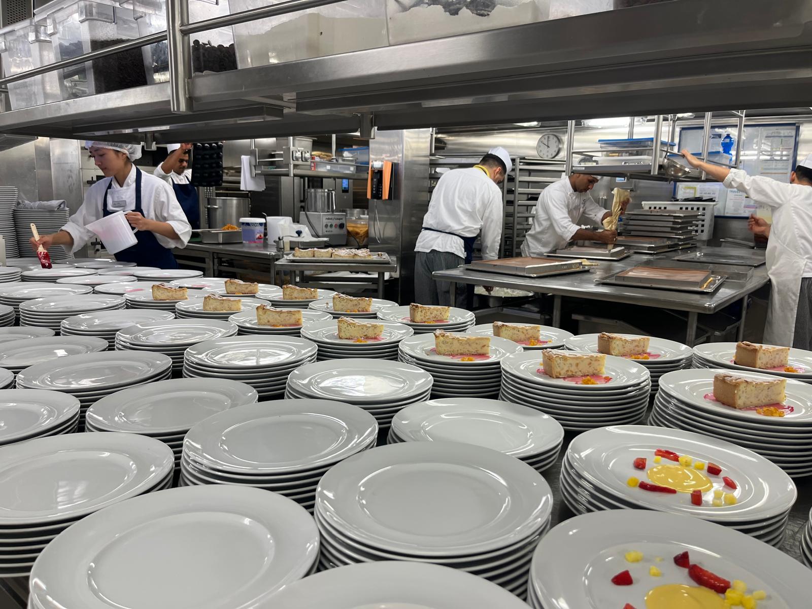 Dentro de las cocinas del crucero (N.I.)
