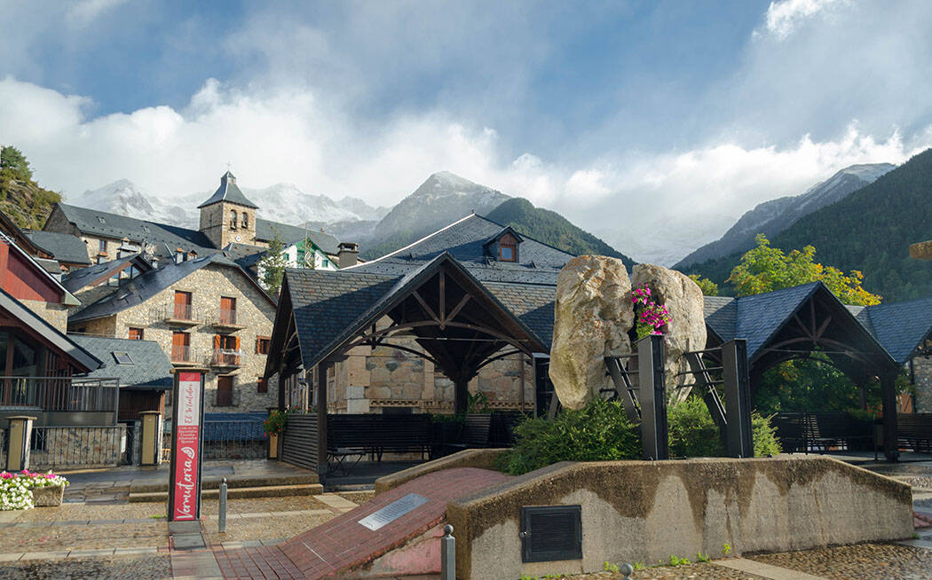 Foto: El precioso pueblo de Aragón desde el que visitar este balneario. (Turismo Sallent de Gállego)