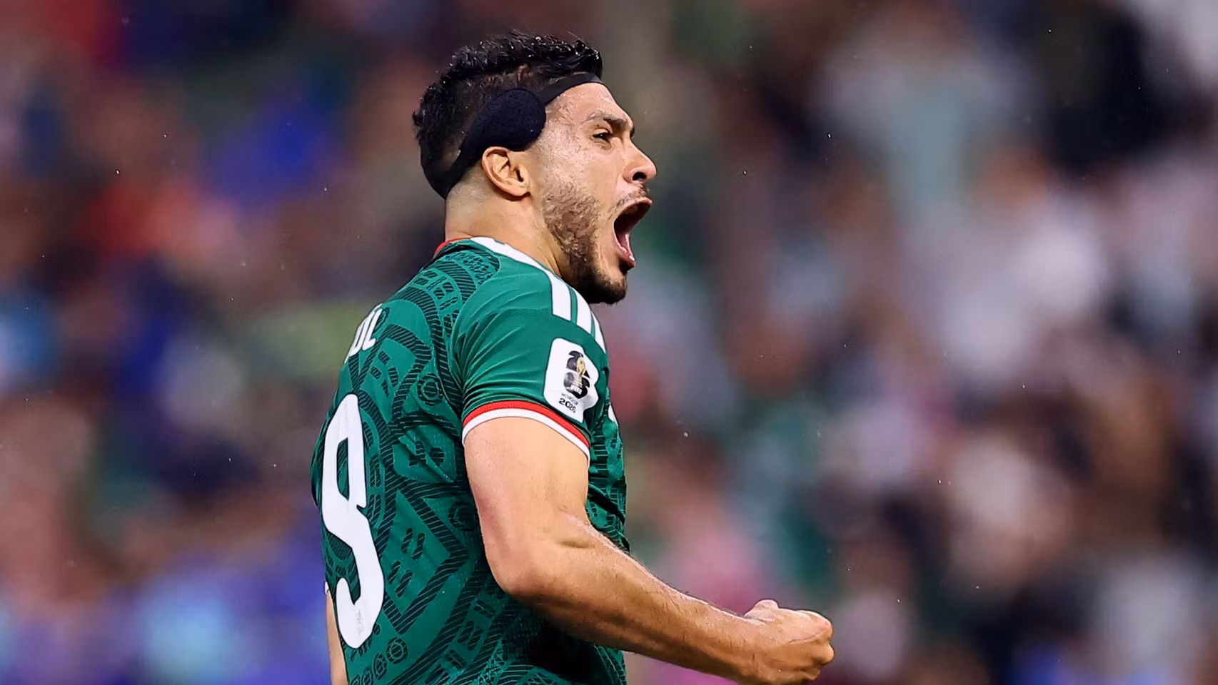 Raúl Jiménez celebra su gol contra Ecuador.