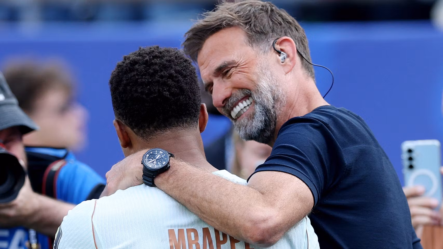 Jürgen Klopp, junto a Kylian Mbappé.