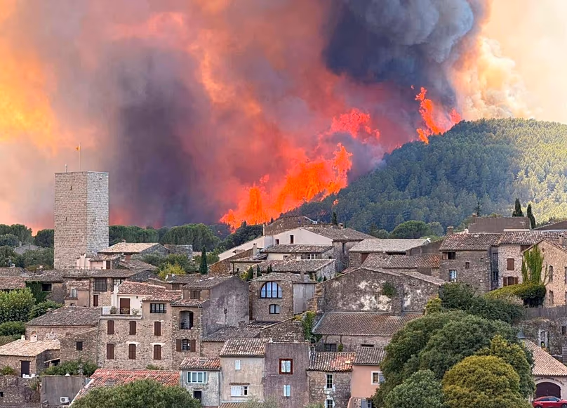 Wildfire nearing the village of Les Arcs, in France, 21 July 2026