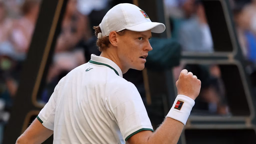 Jannik Sinner celebra un punto en la final de Wimbledon ante Zverev.