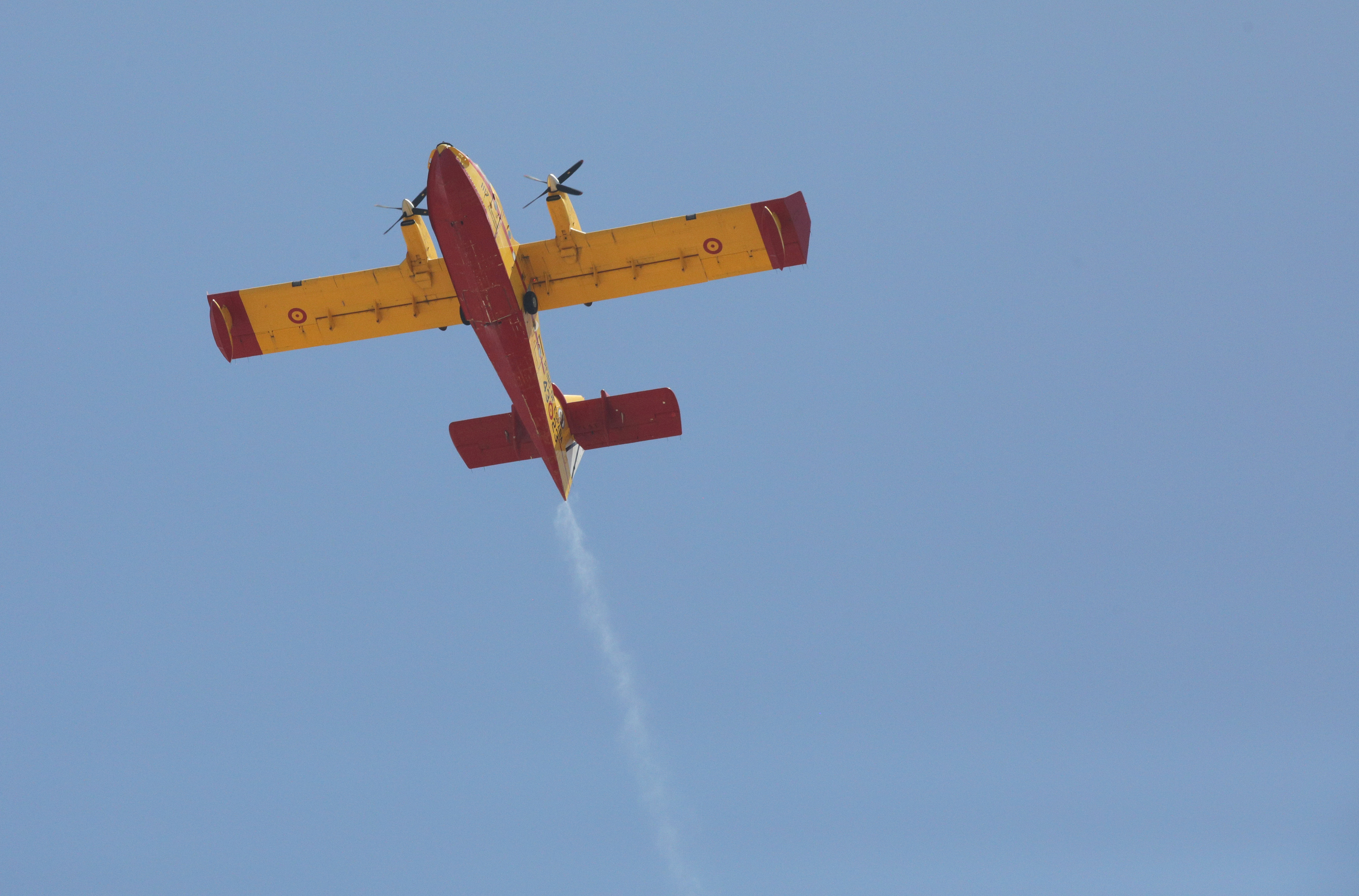 Uno de los hidroaviones desplegados en el incendio de Los Gallardos.