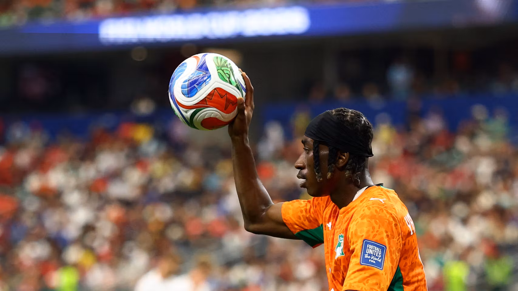 Yan Diomande, con Costa de Marfil en el Mundial.
