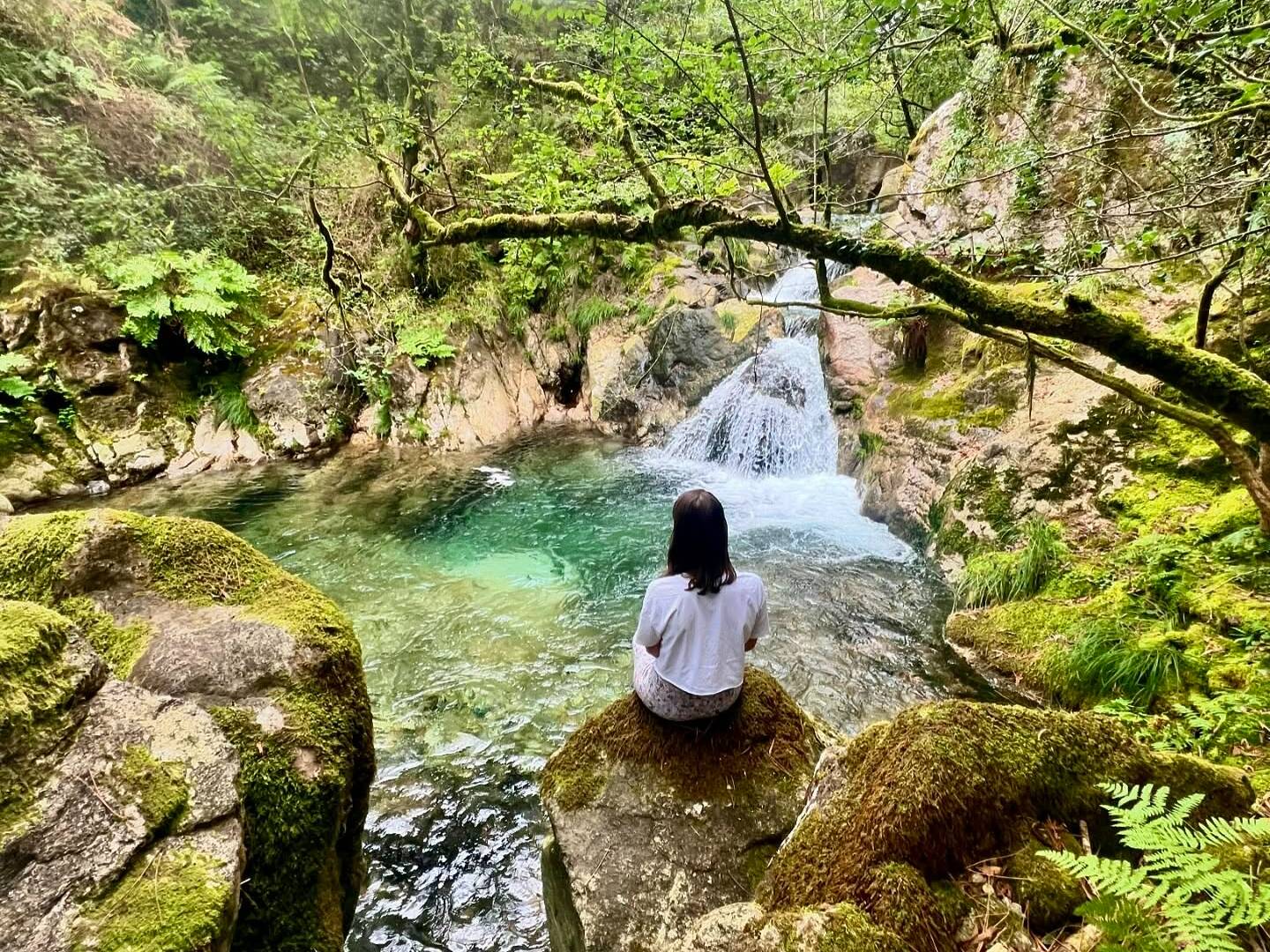 Foto: Las cascadas y pozas naturales de este enclave de A Coruña convierten la ruta en una de las escapadas más refrescantes del verano. (Threads)