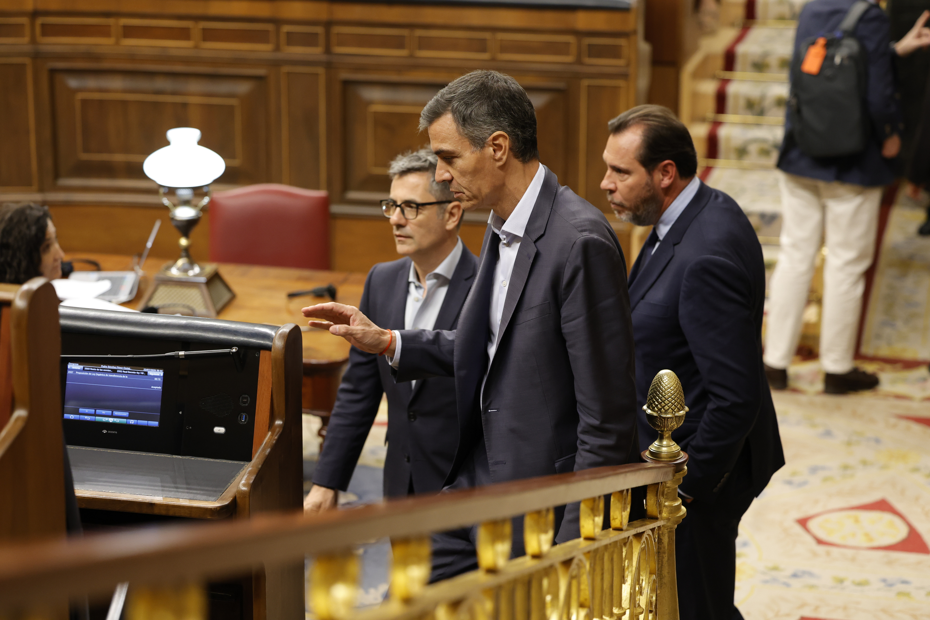 El presidente del Gobierno, Pedro Sánchez, con los ministros Félix Bolaños y Óscar Puente, la pasada semana en el Congreso