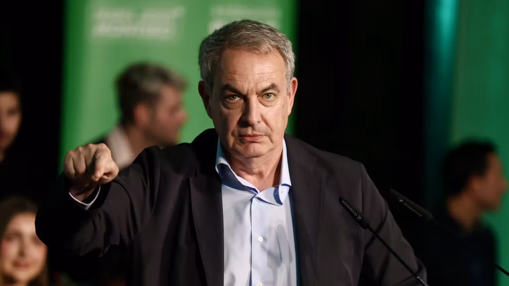 El expresidente del Gobierno José Luis Rodríguez Zapatero, durante su intervención en el mitin del 14 de mayo de 2026, días antes de estallar el 'caso Zapatero'.
