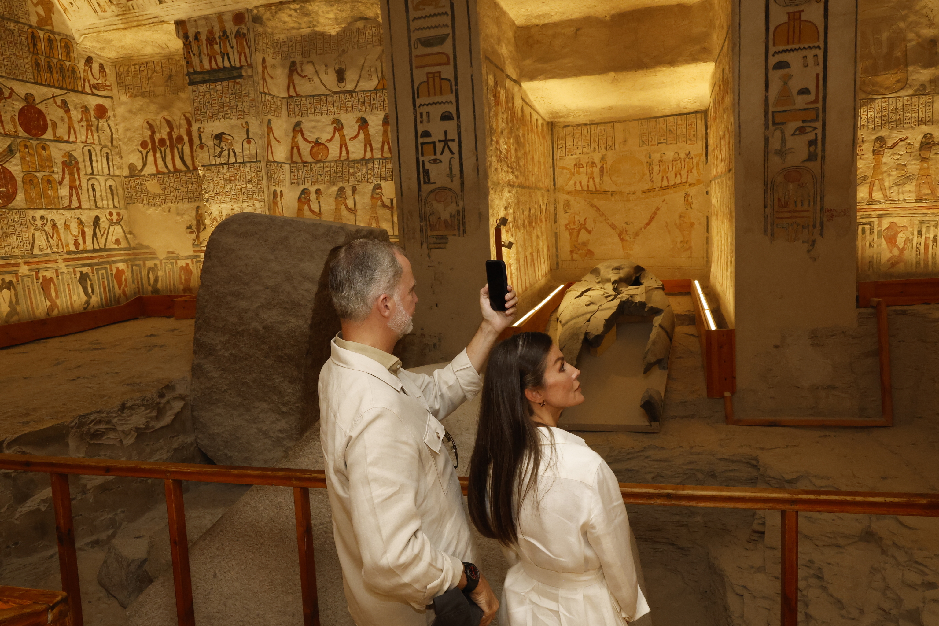 Los Reyes don Felipe y Doña Letizia durante su visita a Luxor