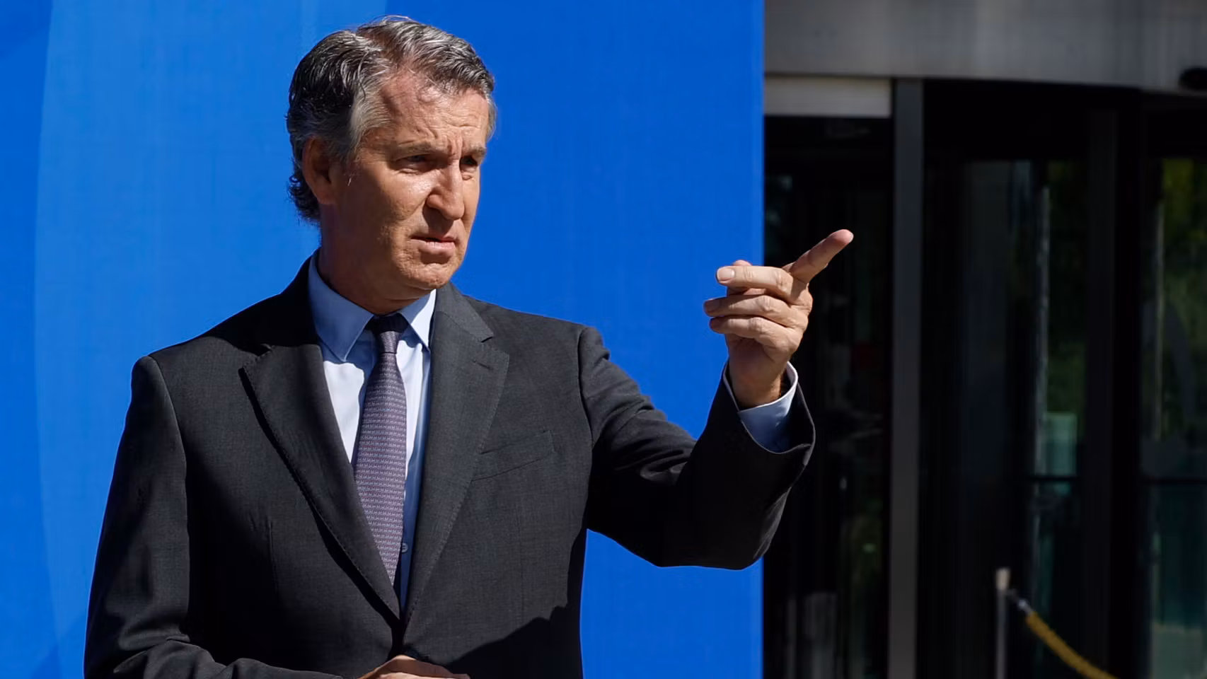El presidente del PP, Alberto Núñez Feijóo, a su llegada al Foro EPP Libertas que tiene lugar este miércoles en Madrid. 