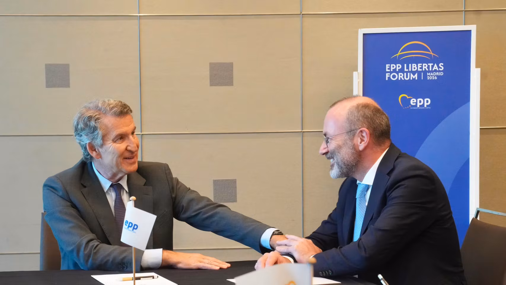 Alberto Núñez Feijóo, presidente del PP, junto a Manfred Weber, presidente del PP Europeo, reunidos este jueves en Madrid.