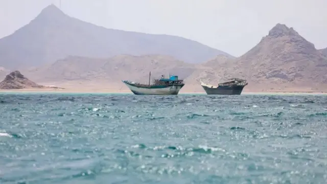 Costa del estrecho de Bab el-Mandeb