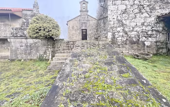 Fotografía de la capilla del pazo en venta. (Fuente: Idealista)