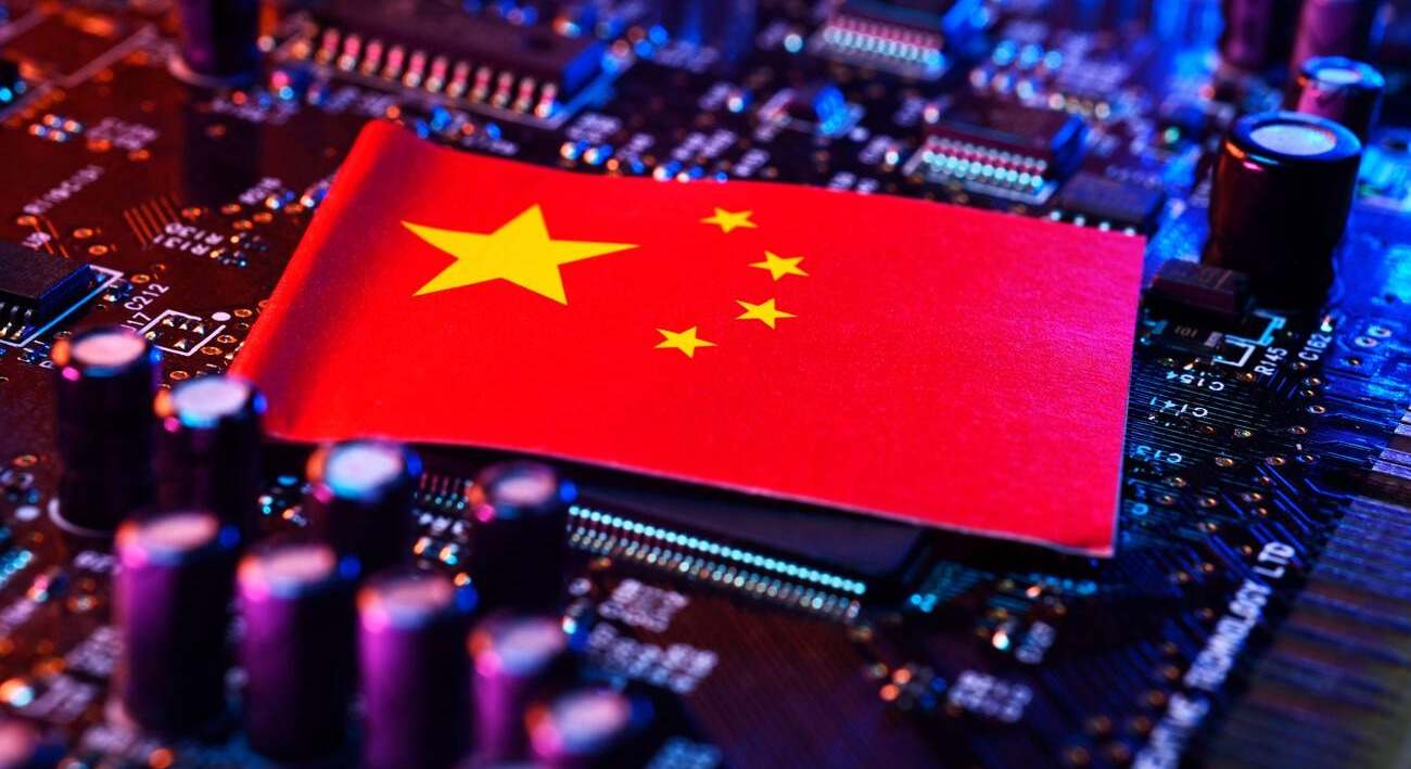 China recorta distancias en la carrera de la IA con EEUU y manda un claro mensaje: " Estamos listos para ser más abiertos"