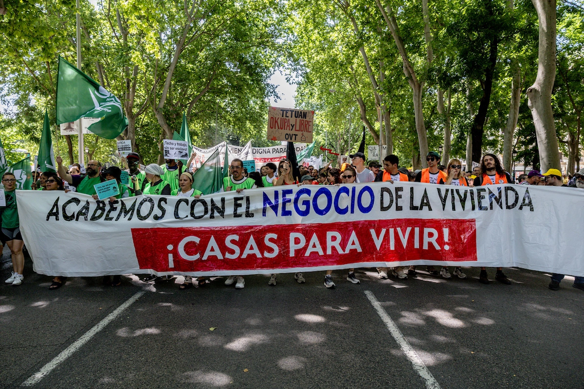 Vecinos de Madrid durante una manifestación en defensa del derecho al acceso a la vivienda, a 24 de mayo de 2026(Ricardo Rubio / Europa Press)