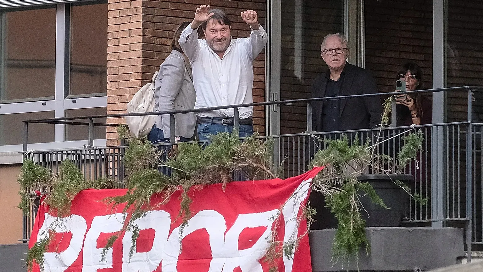 Investigative journalist Sigfrido Ranucci waves from a balcony at RAI's state television headquarters, hours after a bomb exploded under his car in Pomezia