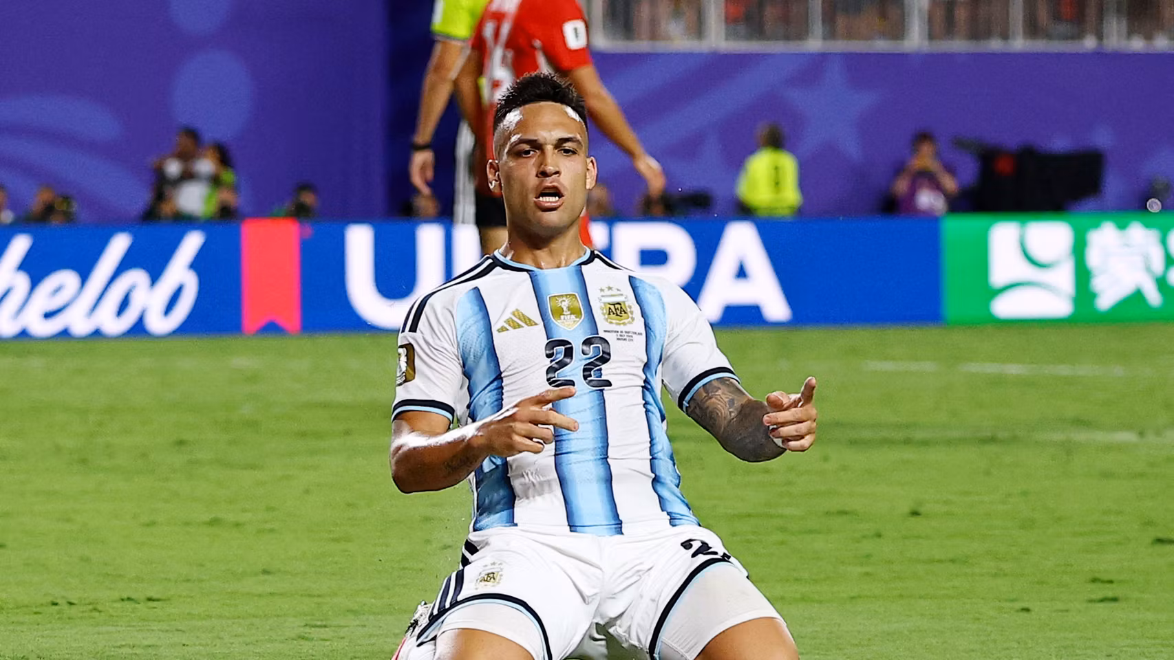 Lautaro Martínez celebra su gol contra Suiza.
