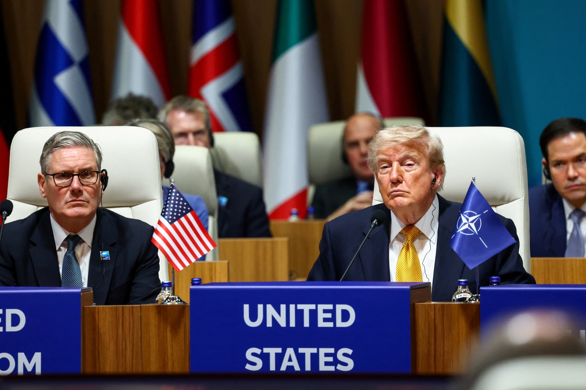 El primer ministro británico, Keir Starmer, y el presidente de Estados Unidos, Donald Trump. (REUTERS/Yves Herman)