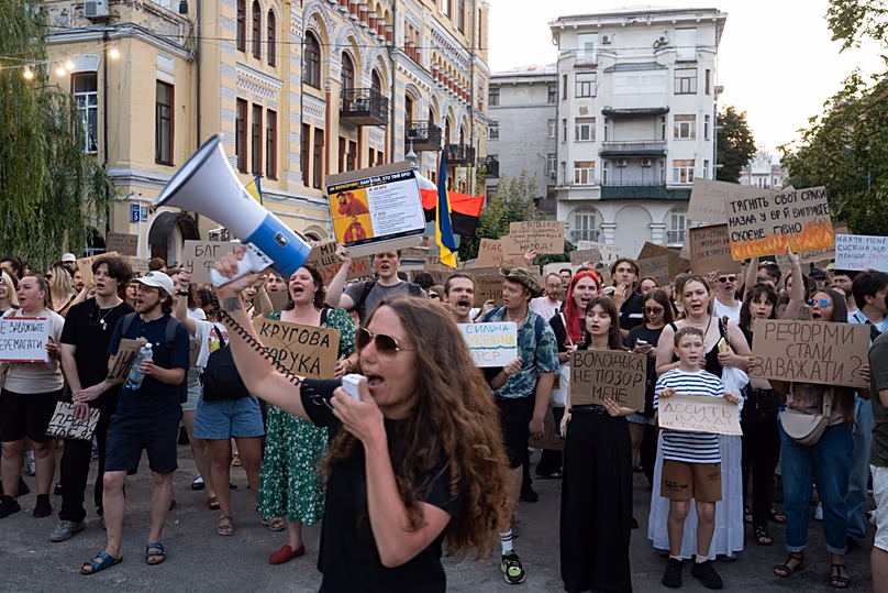 Demostraciones en Kiev y otras ciudades exigen mantener a Mykhailo Fedorov como ministro de Defensa