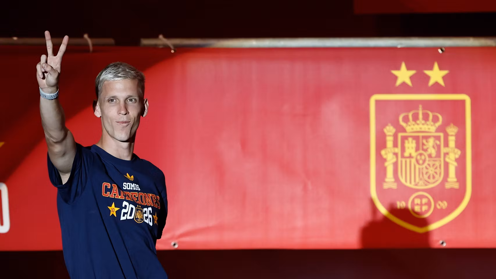 Dani Olmo, en la celebración del Mundial con los aficionados.