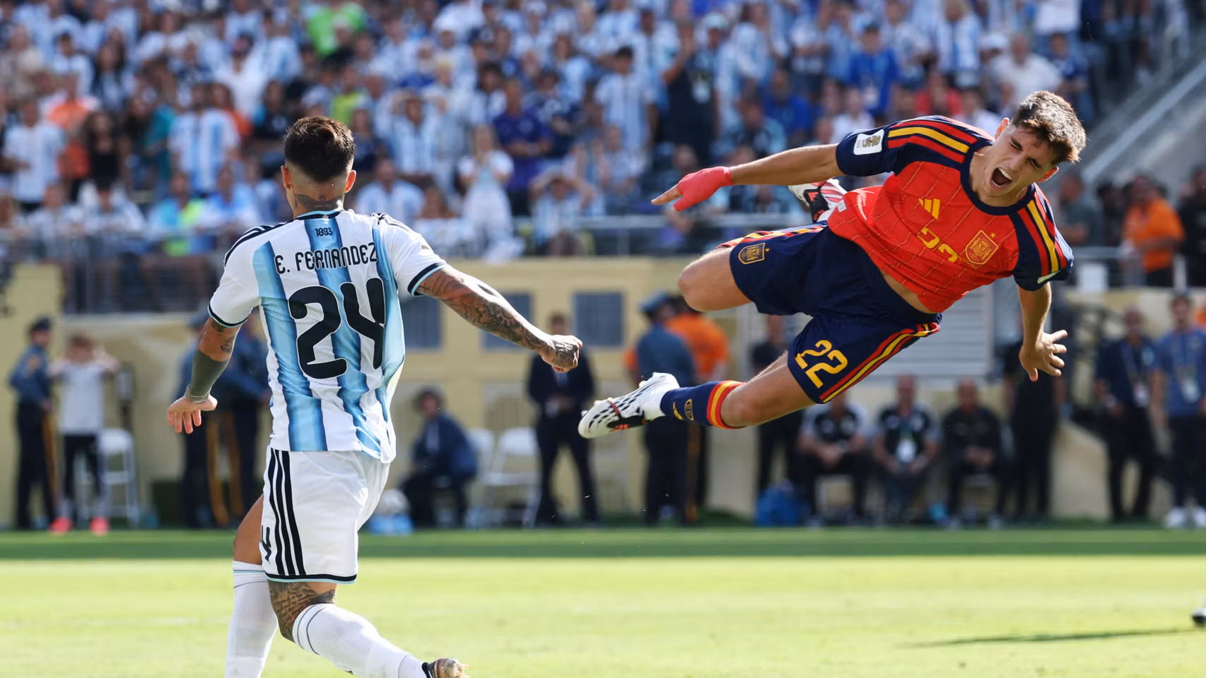 La acción de la expulsión de Enzo con Cubarsí. 