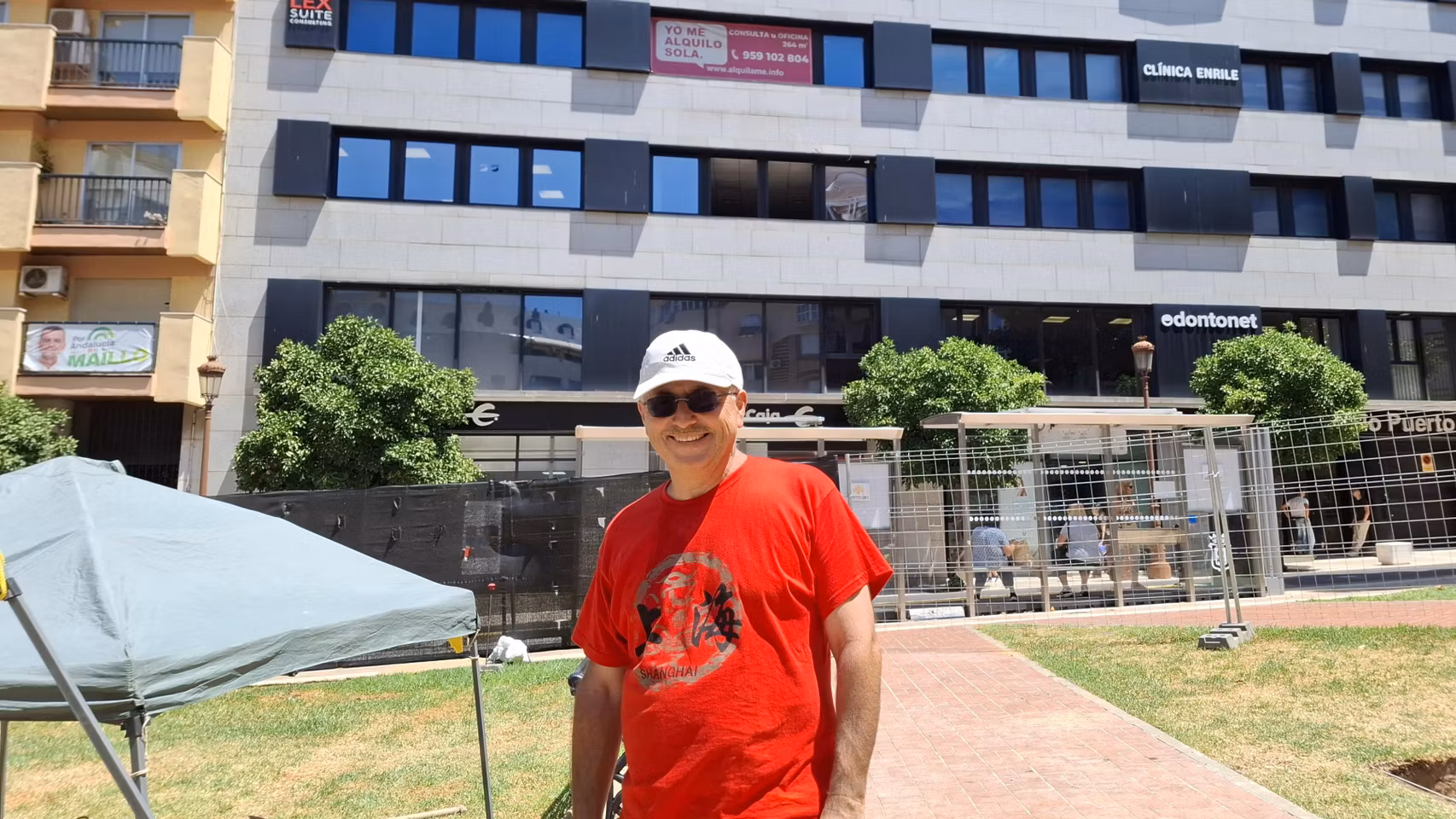 El arqueólogo Alfredo Mederos, en el lugar de la excavación.