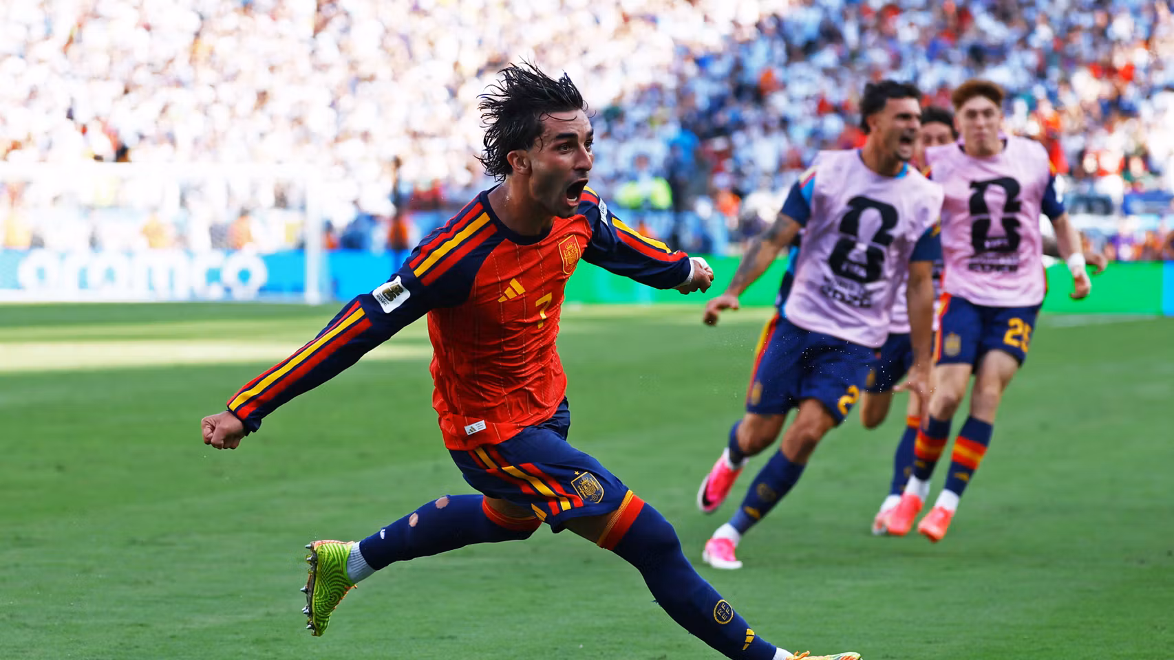 Ferran Torres celebra el gol de España ante Argentina en la final del Mundial.