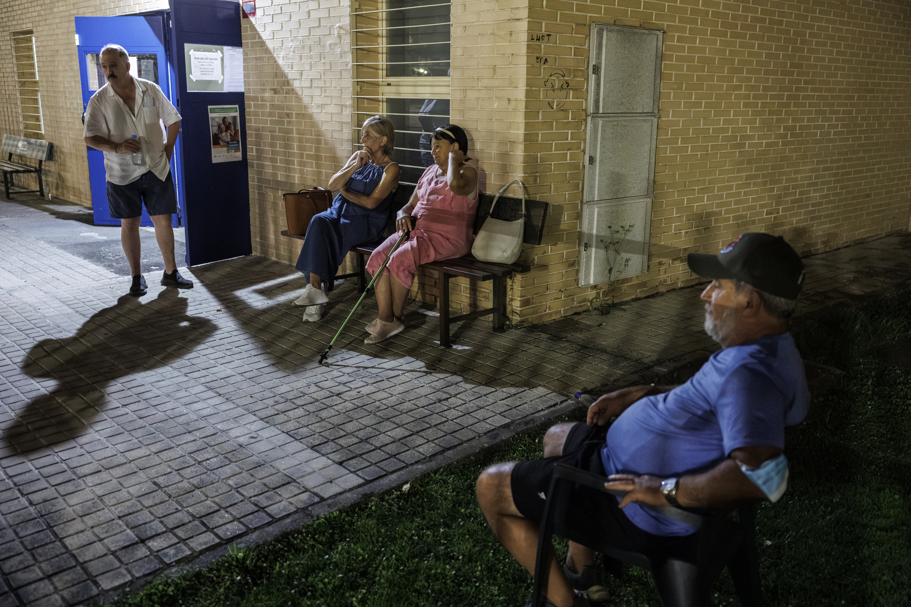 Desalojados por incendio en polideportivo de Burgohondo- El incendio que se declaró el miércoles en Burgohondo (Ávila) ha obligado a desalojar a 1.500 personas