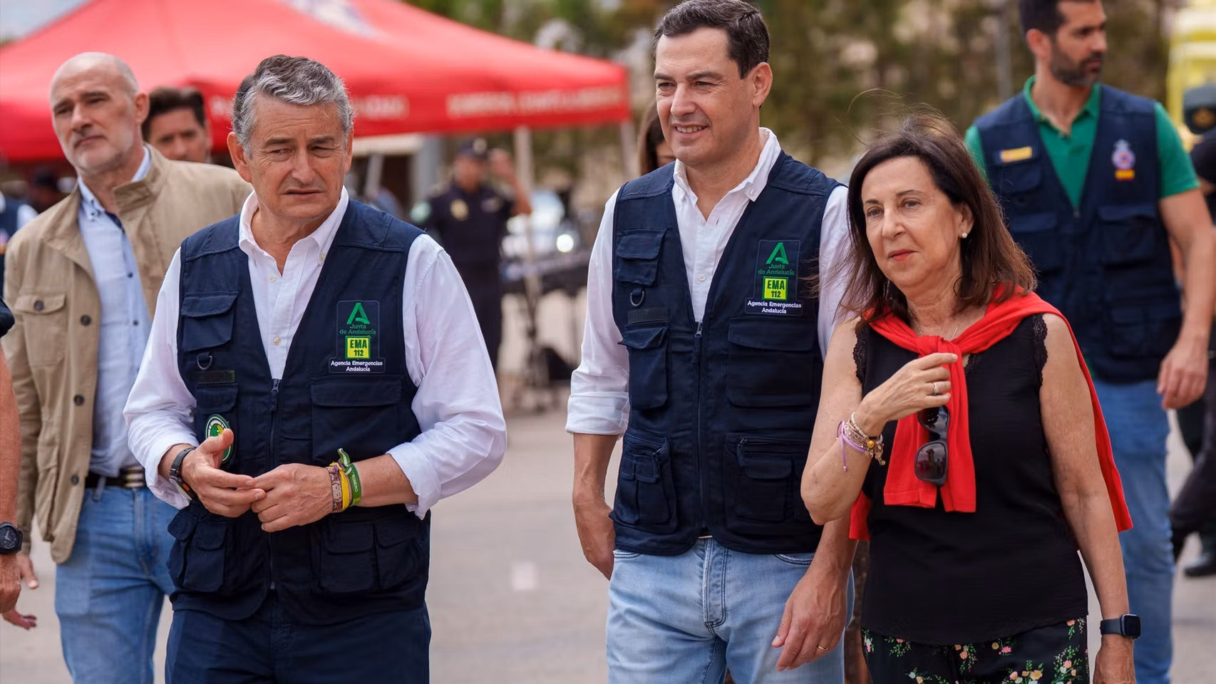 El vicepresidente Antonio Sanz junto a Juanma Moreno y Margarita Robles en el Puesto de Mando Avanzado de Los Gallardos