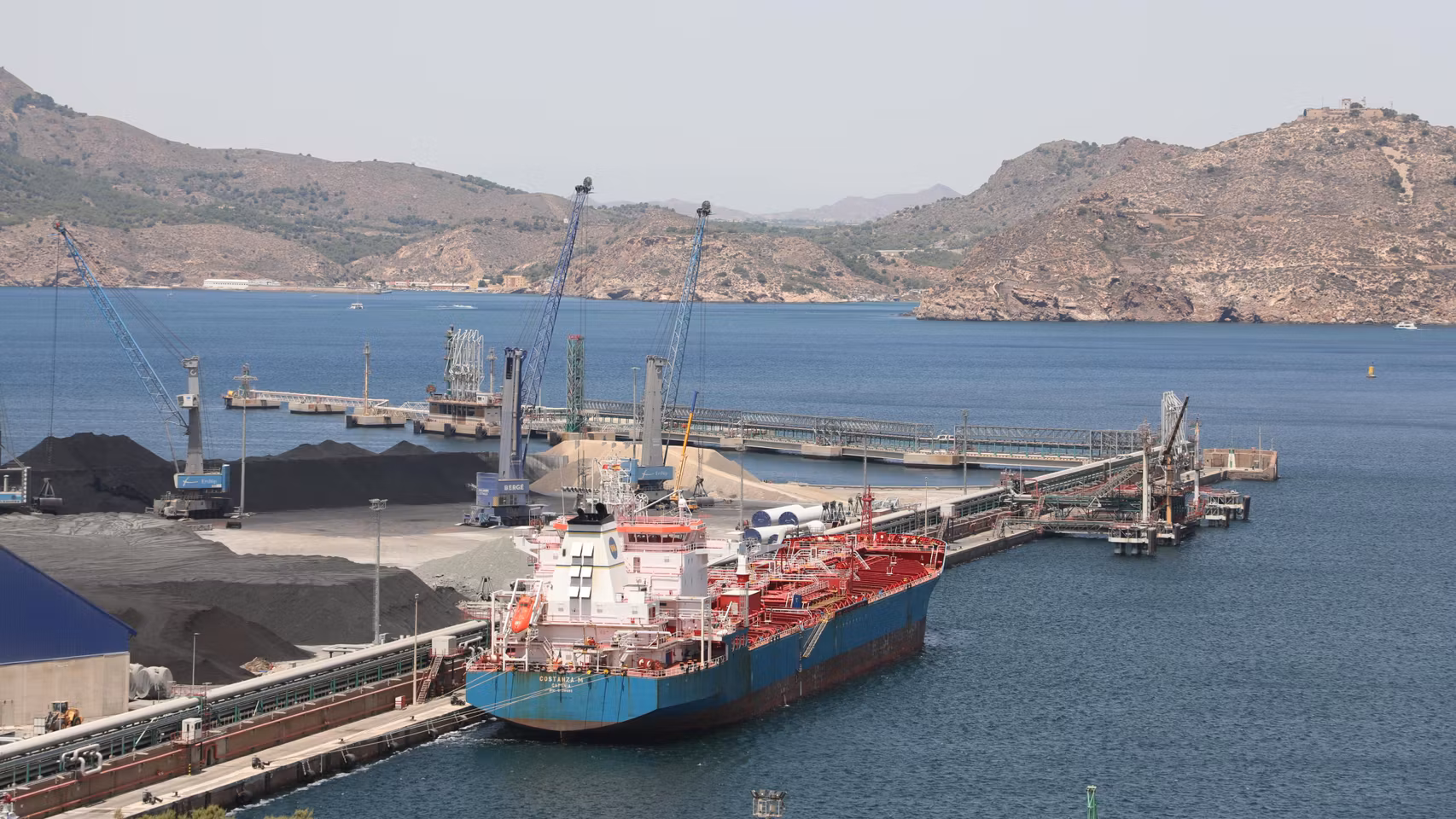 El Frente 19 de la dársena de Escombreras, en el Puerto de Cartagena, durante las obras de ampliación para reforzar su capacidad operativa.