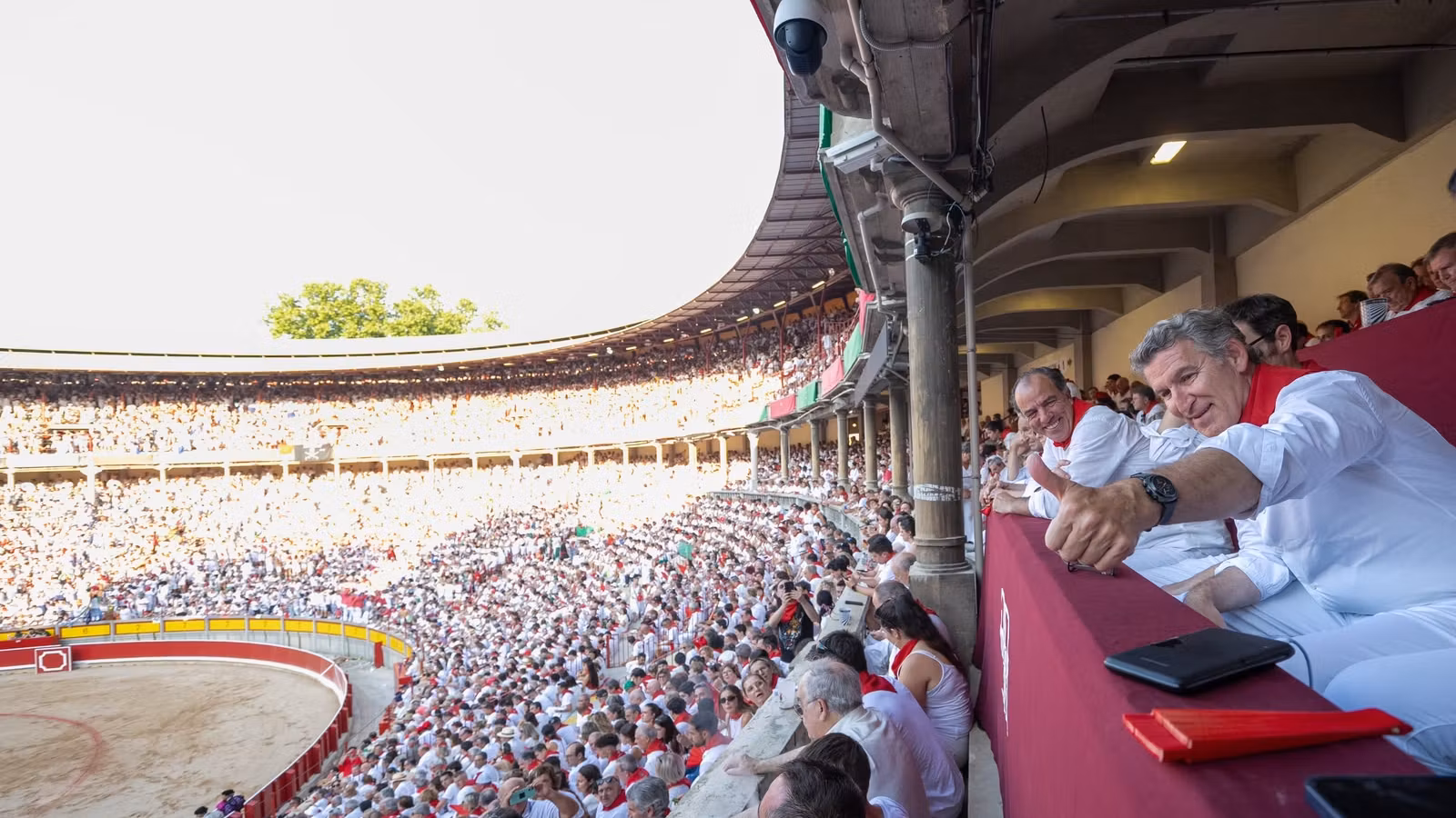 Feijóo, en la plaza de toros de Pamplona.
