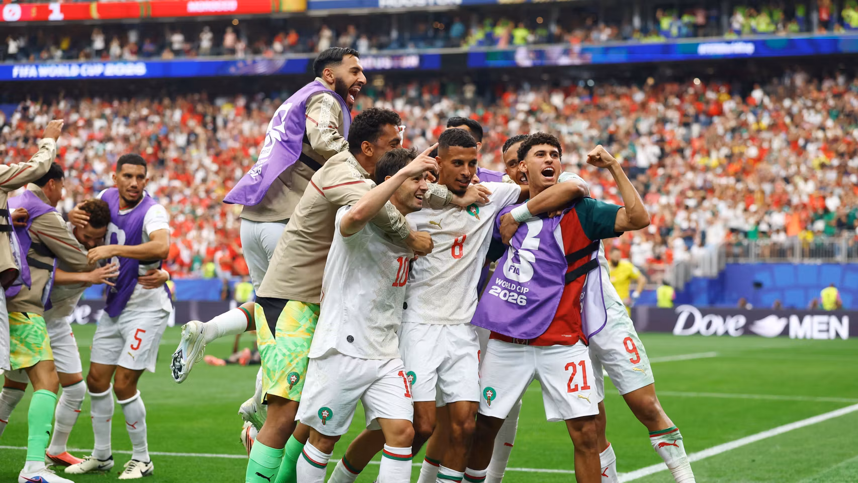 Los jugadores de Marruecos celebran el segundo gol de Ounahi.