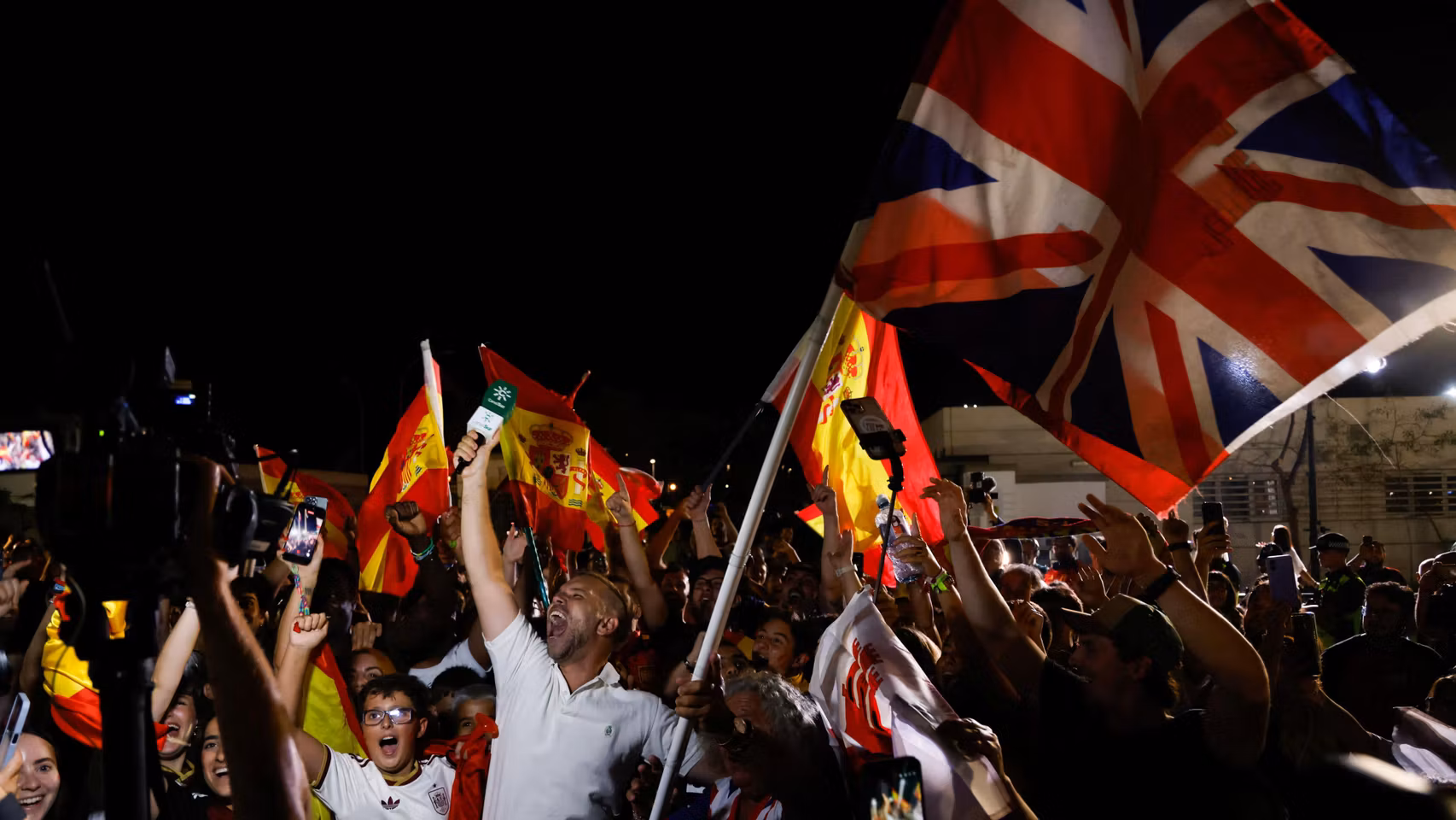 Celebración por el derribo de la Verja, paso fronterizo entre España y Gibraltar.