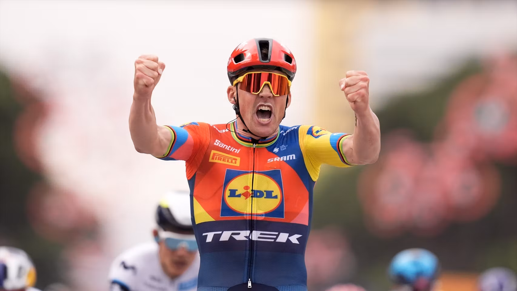 Mads Pedersen celebra una victoria.