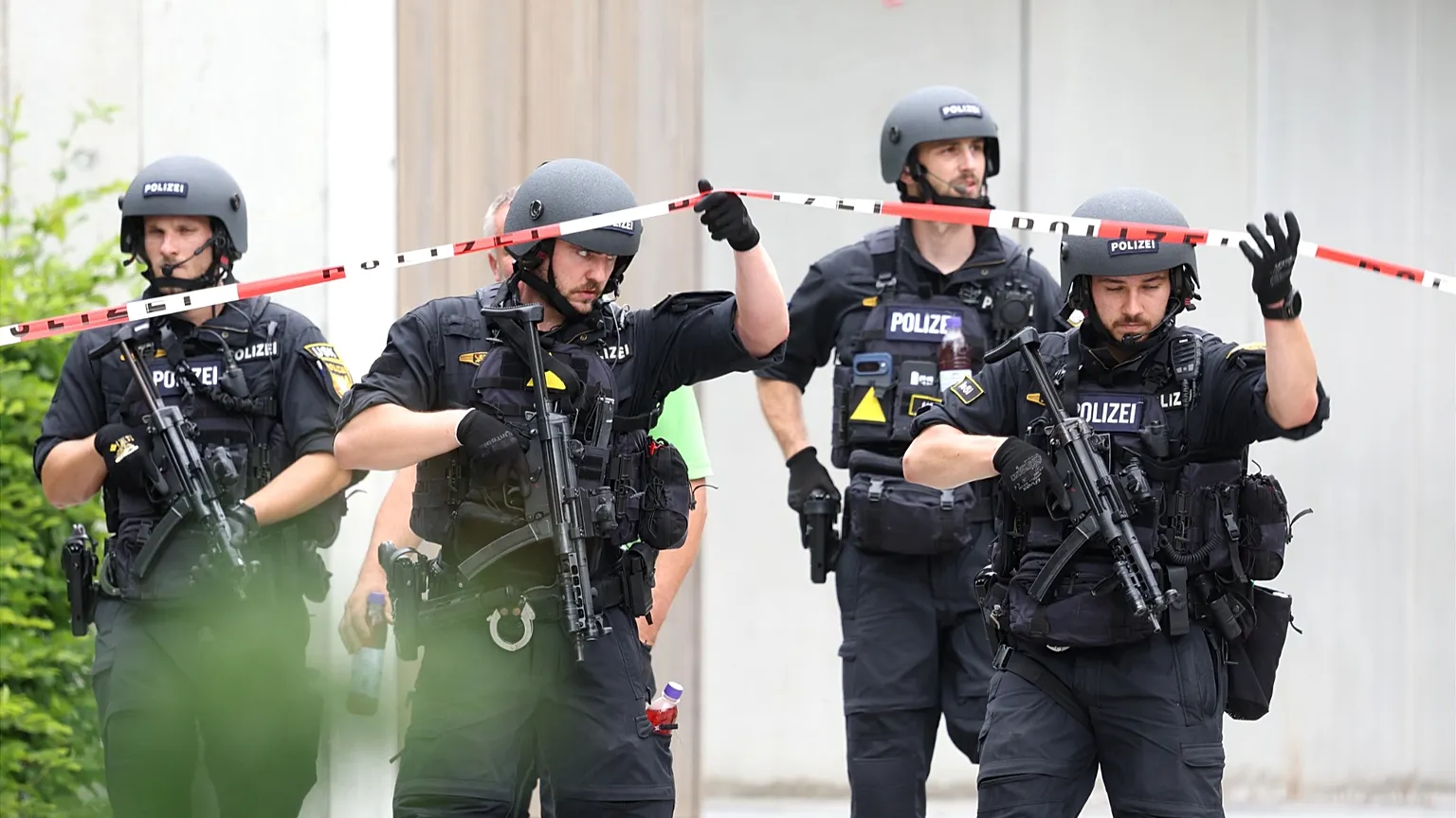 The Support Unit (USK), a specialised unit of the Bavarian police, in the grounds of the Welfen Gymnasium in Schongau, 8 July, 2026