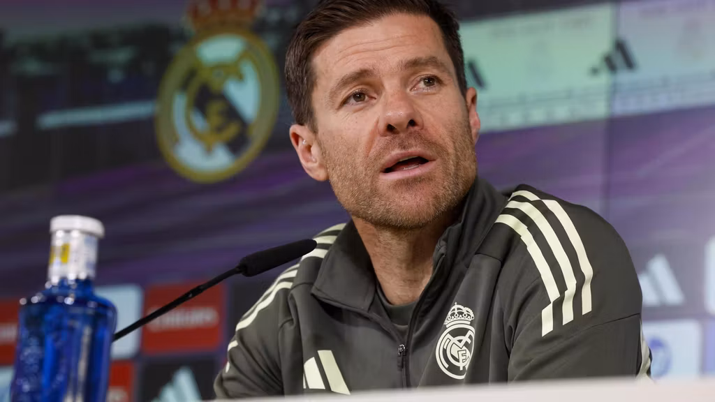Xabi Alonso, durante una rueda de prensa con el Real Madrid.