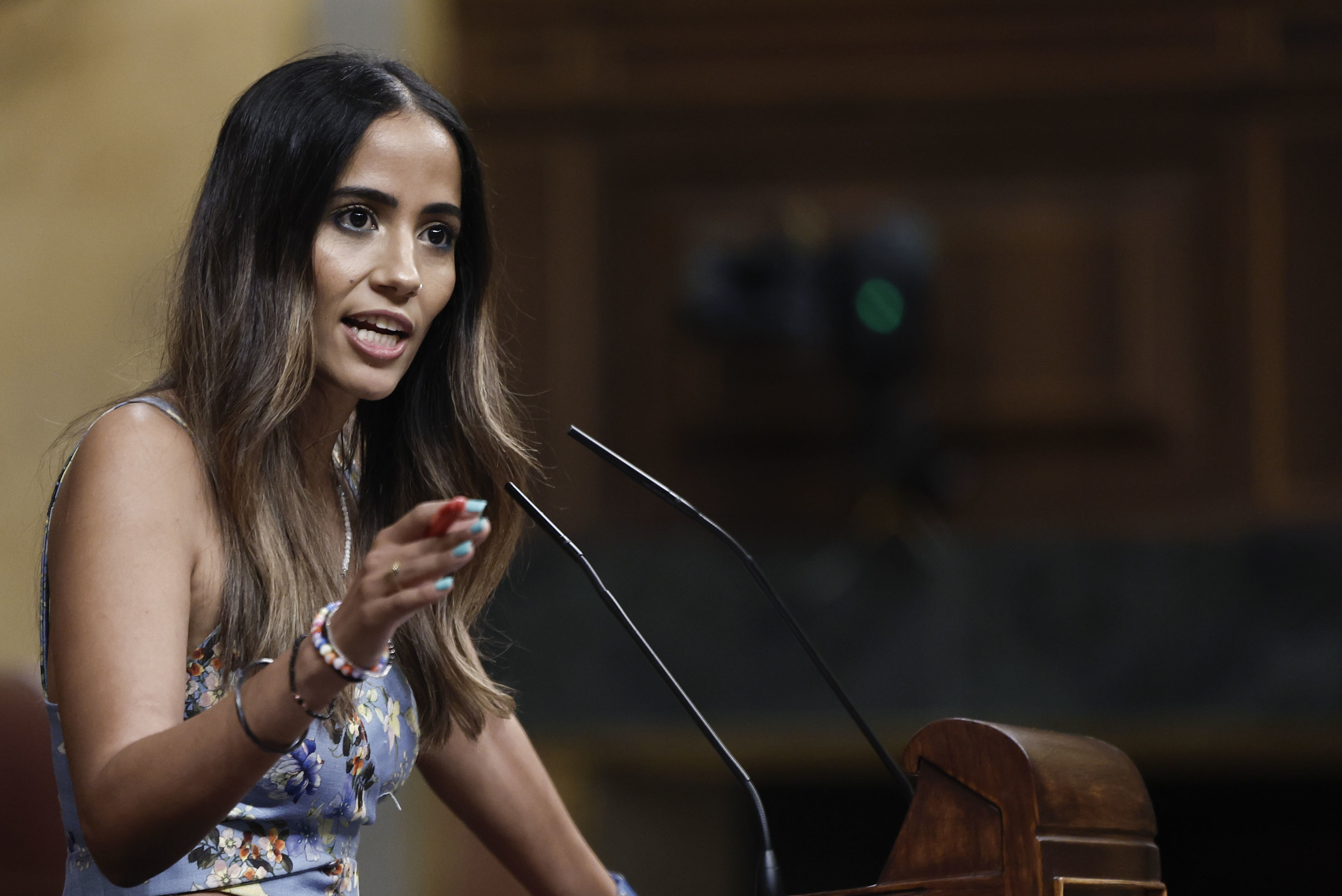 La diputada de Sumar Tesh Sidi, de origen saharaui, en el Congreso.