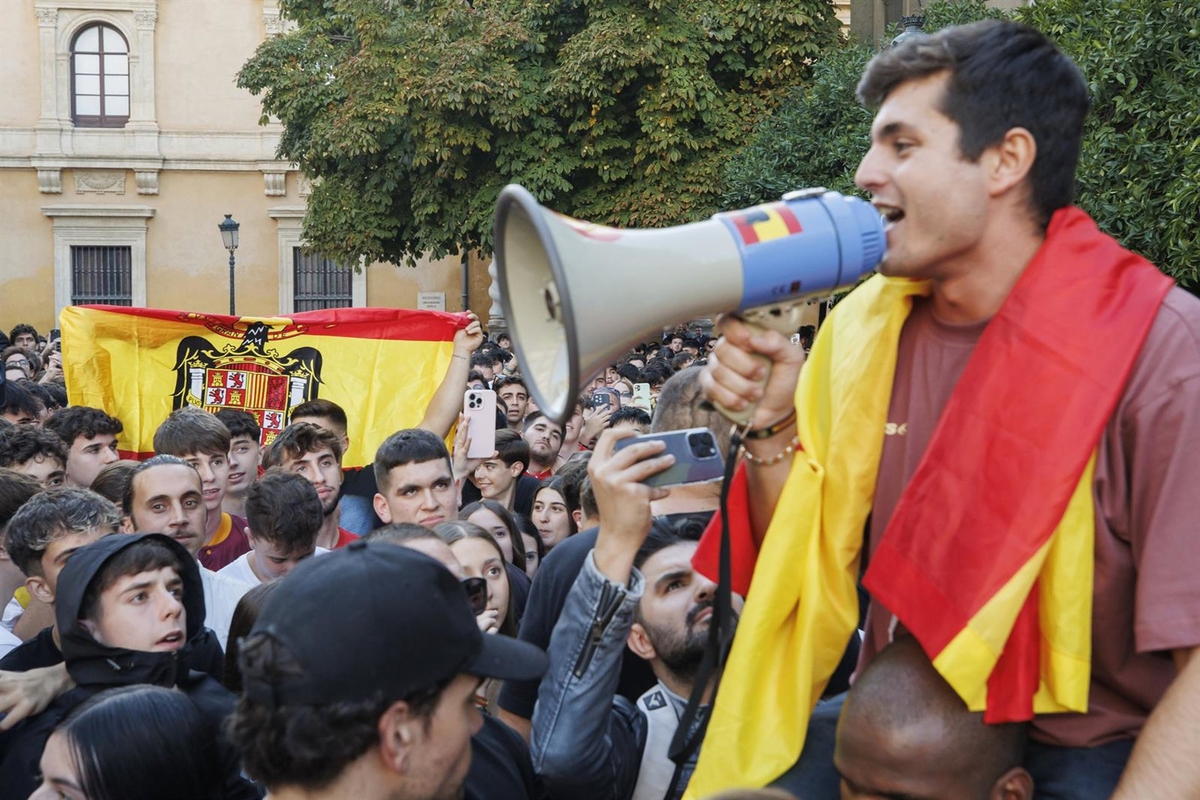 Vito Quiles interviene en el acto 'España combativa' convocado en la Facultad de Derecho de la Universidad de Granada.Álex Cámara - Europa Press