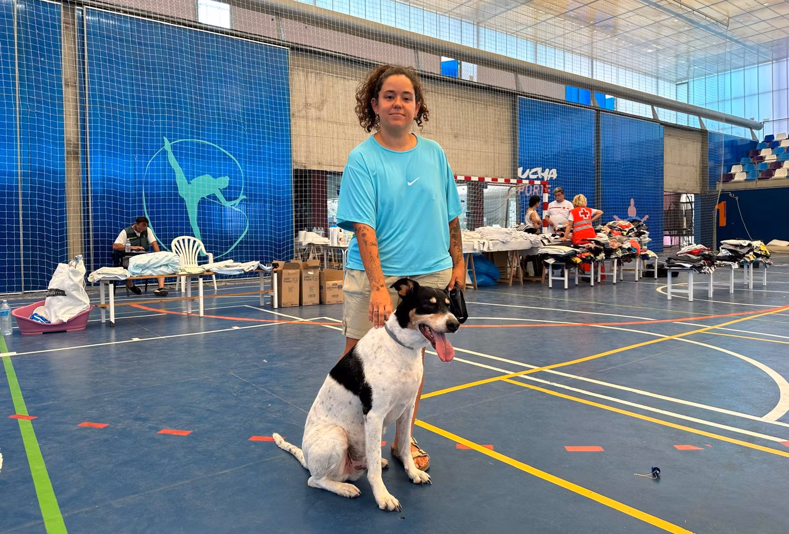 Marina Vidal con su perro Nesquik.
