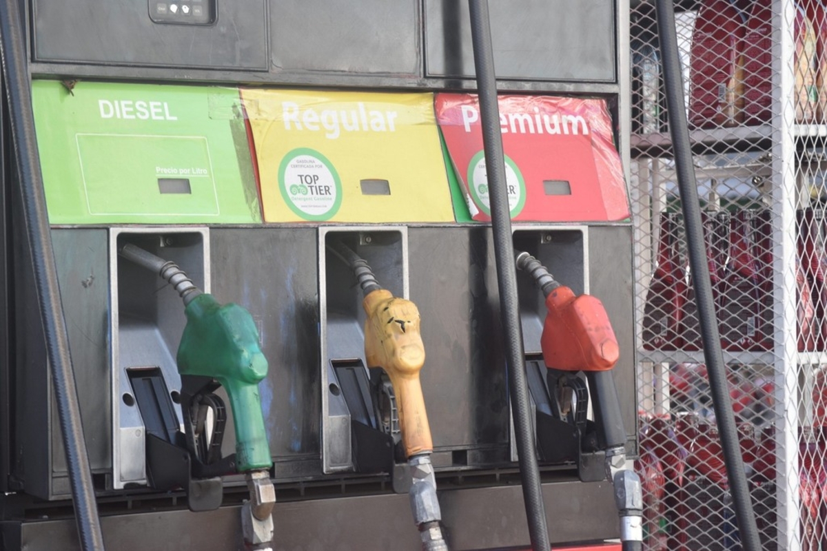 Las gasolinas bajarán tanto en Tegucigalpa como en San Pedro Sula. (FOTO: HCH)