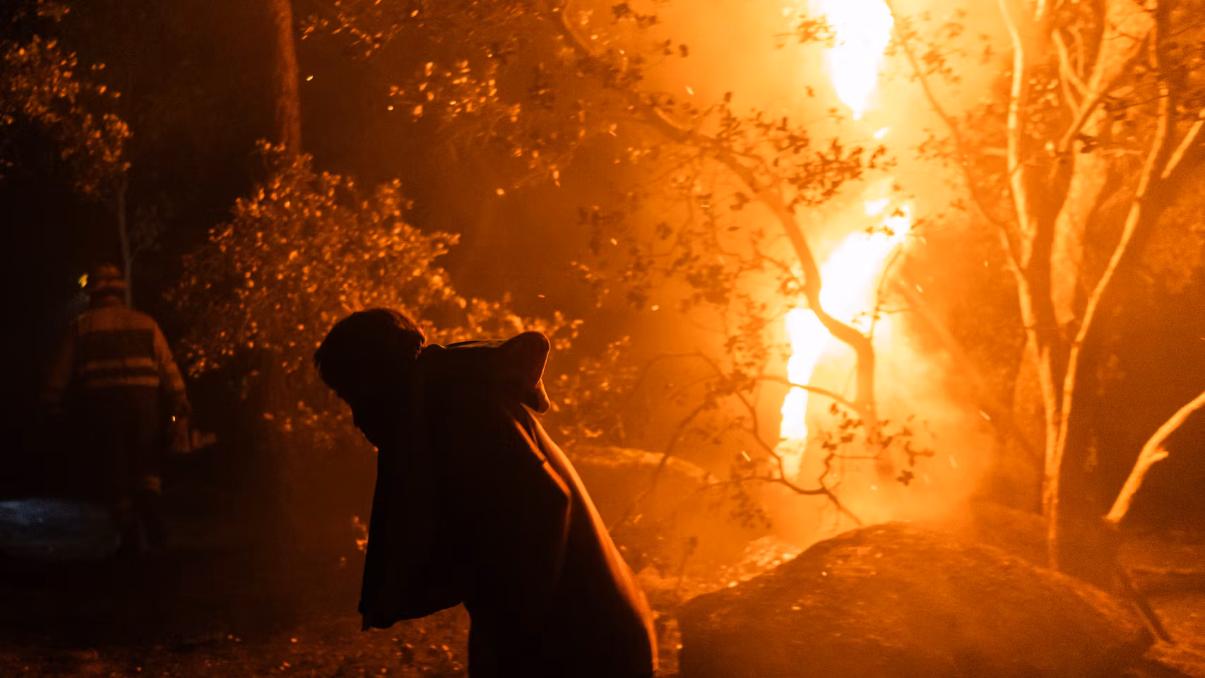 Una imagen del incendio en La Adrada (Ávila). 