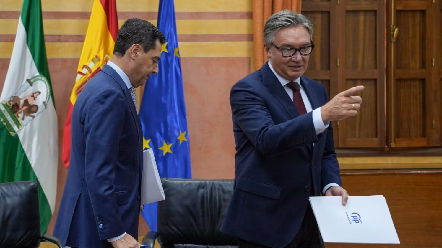 El presidente de la Junta, Juanma Moreno, y el futuro vicepresidente, Manuel Gavira.