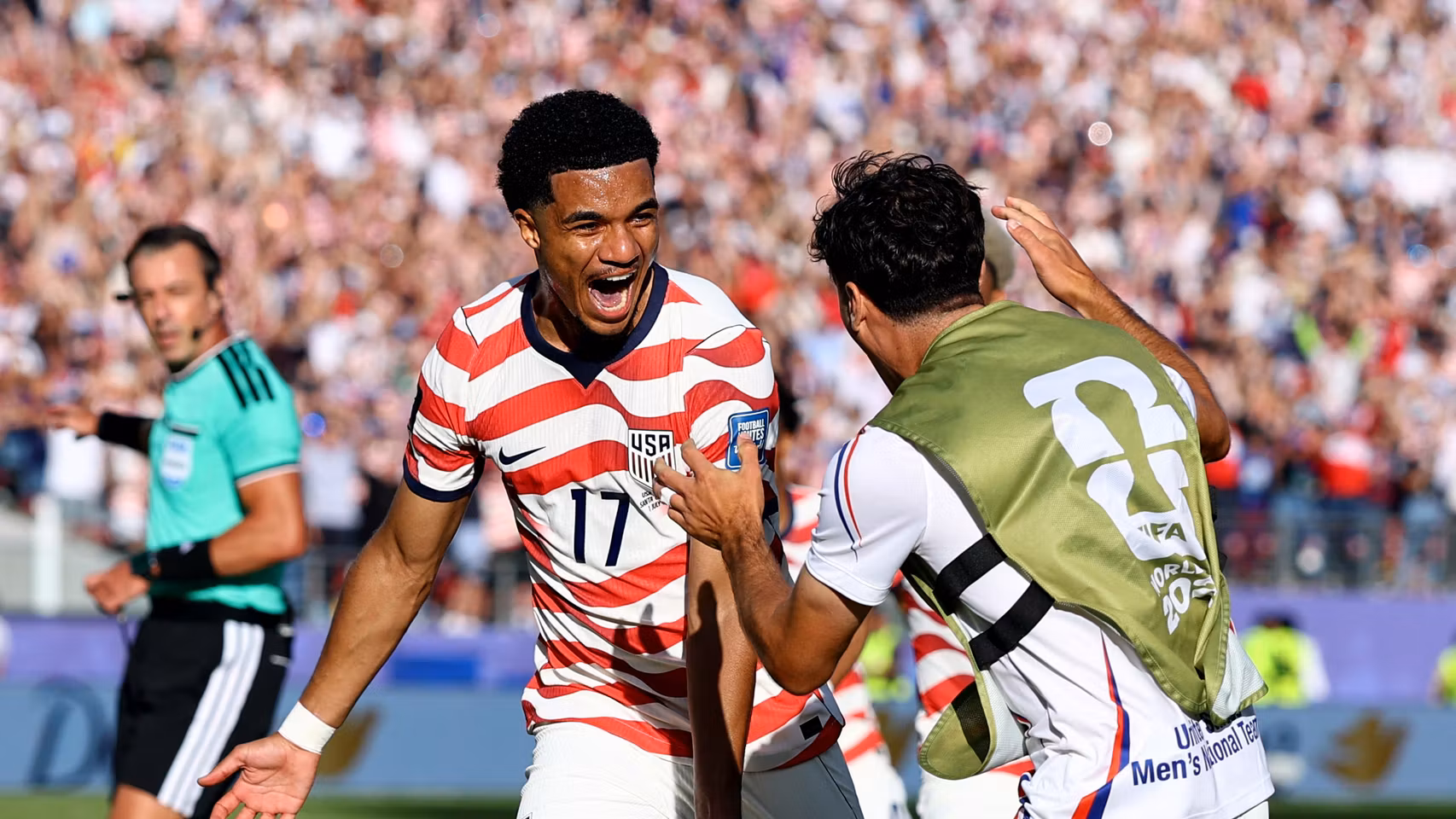 Tillman celebra su gol con Estados Unidos ante Bosnia.