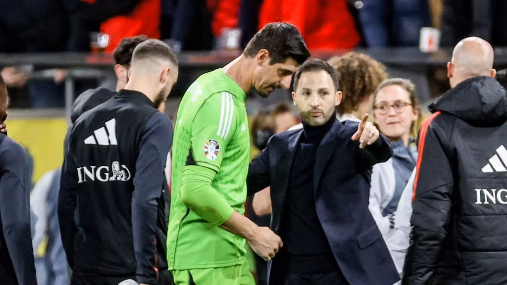 Tedesco da instrucciones a Courtois.