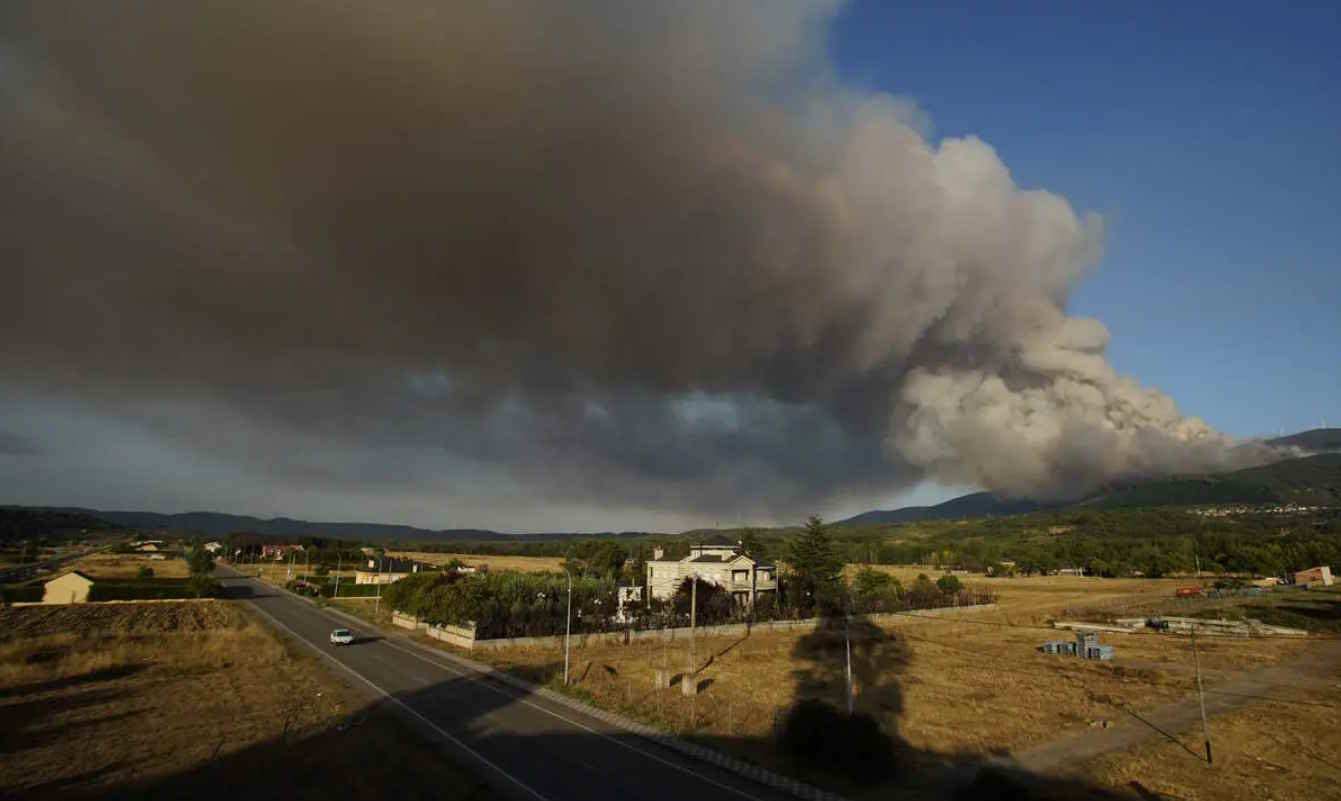 Incendio en Castropodame (León).