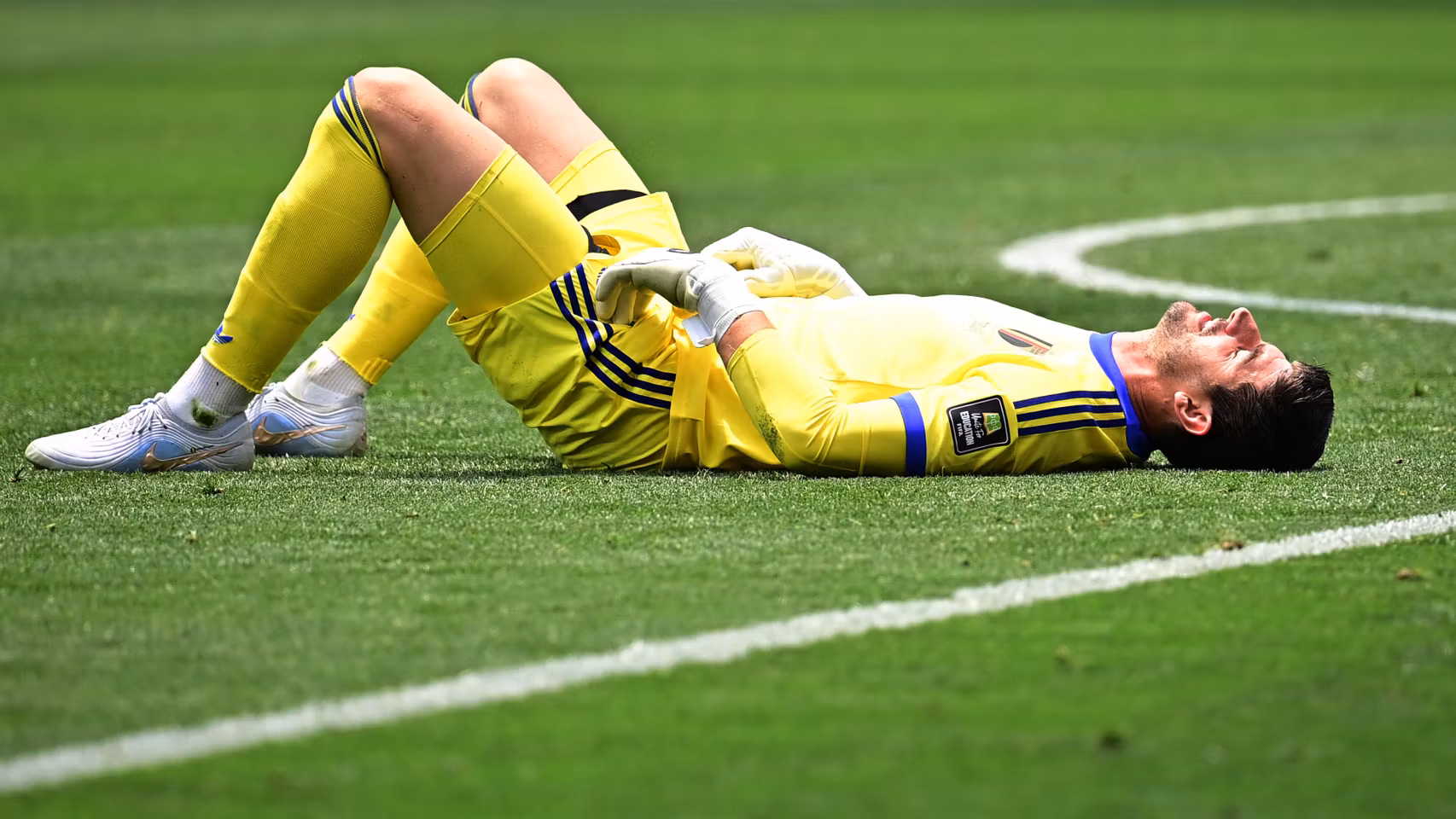 Thibaut Courtois, lesionado durante el partido ante España.