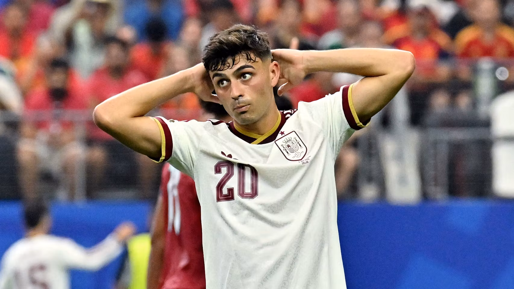 Pedri se lleva las manos a la cabeza tras una ocasión ante Portugal.