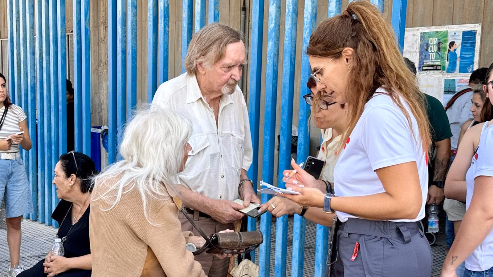 La señora alemana Ingrid al encontrar a su esposo.